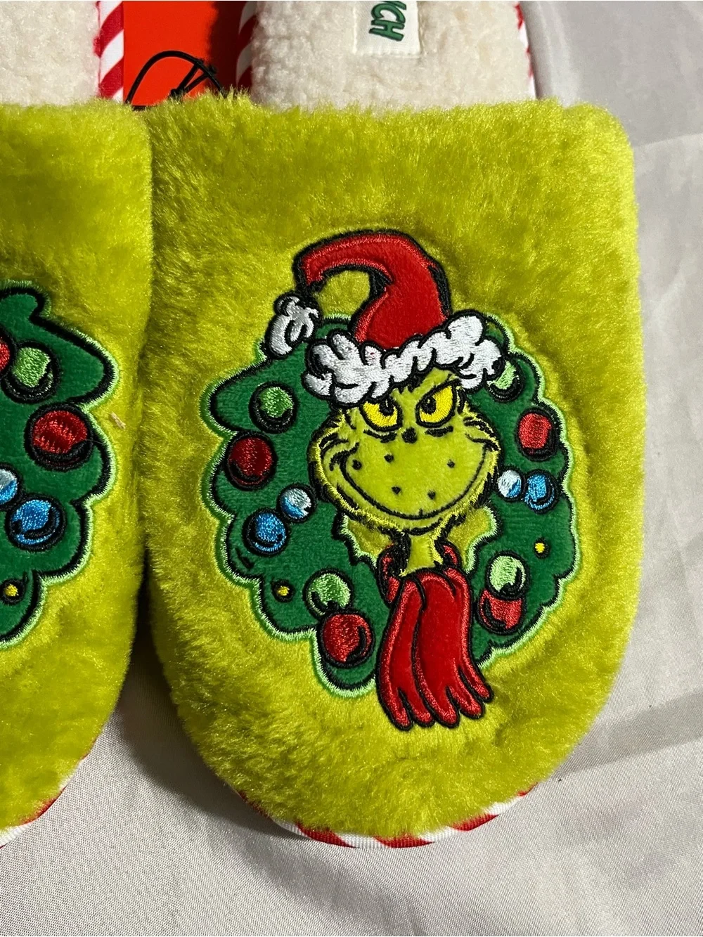 The Grinch Kids' Plush Slippers in Bright Green - XL 4/5 New with Tags